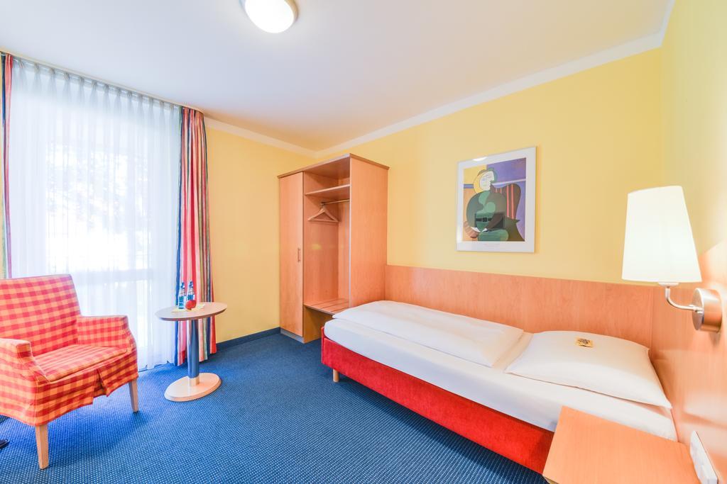 Hotel Beim Schrey Kirchheim bei Muenchen Ruang foto