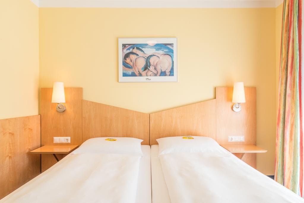 Hotel Beim Schrey Kirchheim bei Muenchen Ruang foto